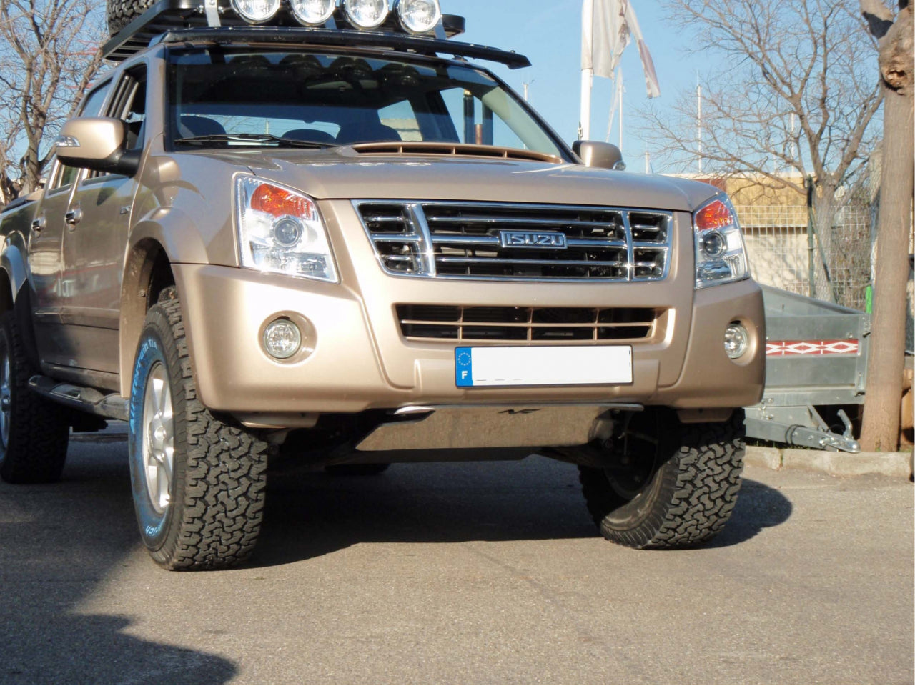 Ski de protection avant en aluminium de 8mm pour Isuzu DMax 2007-2011 N4-Offroad sur Xperts4x4 Accessoires 4x4 Off-Road