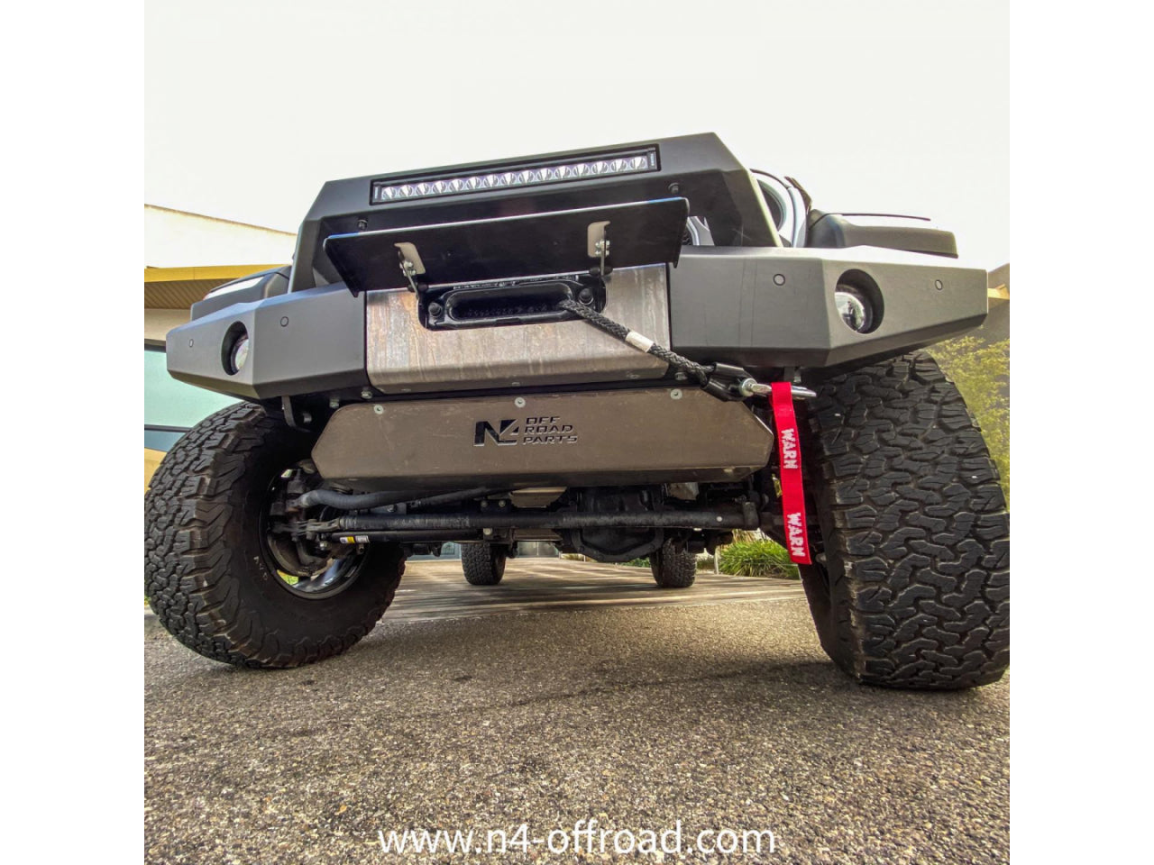 Ski de protection avant en aluminium de 8mm pour Jeep Wrangler JL & Gladiator avec pare chocs N4-Offroad sur Xperts4x4 Accessoires 4x4 Off-Road