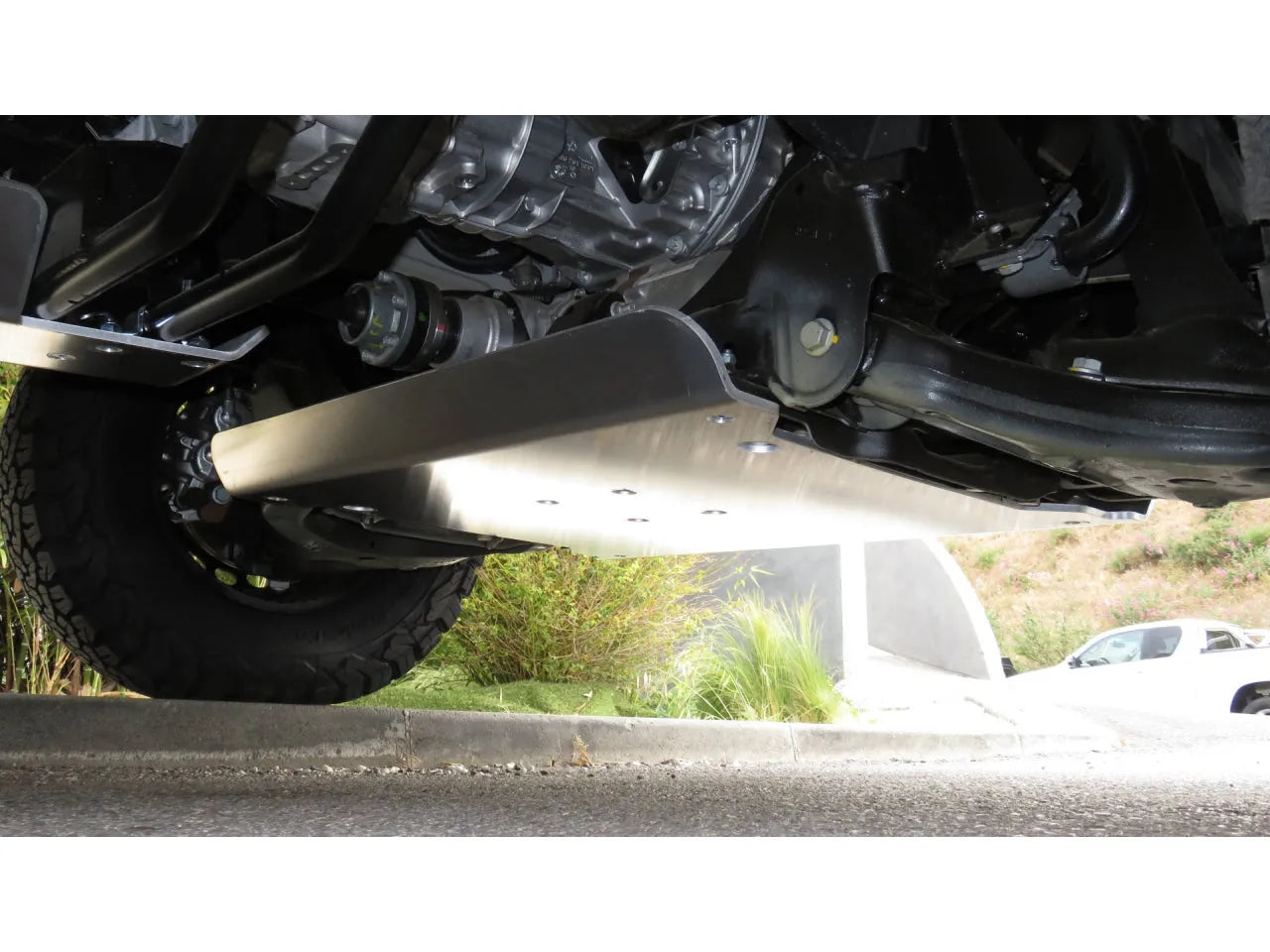 Ski de protection / Blindage avant N4 - Aluminium 8mm - Mercedes Sprinter 2006+ sur Xperts4x4 Accessoires 4x4 Off-Road