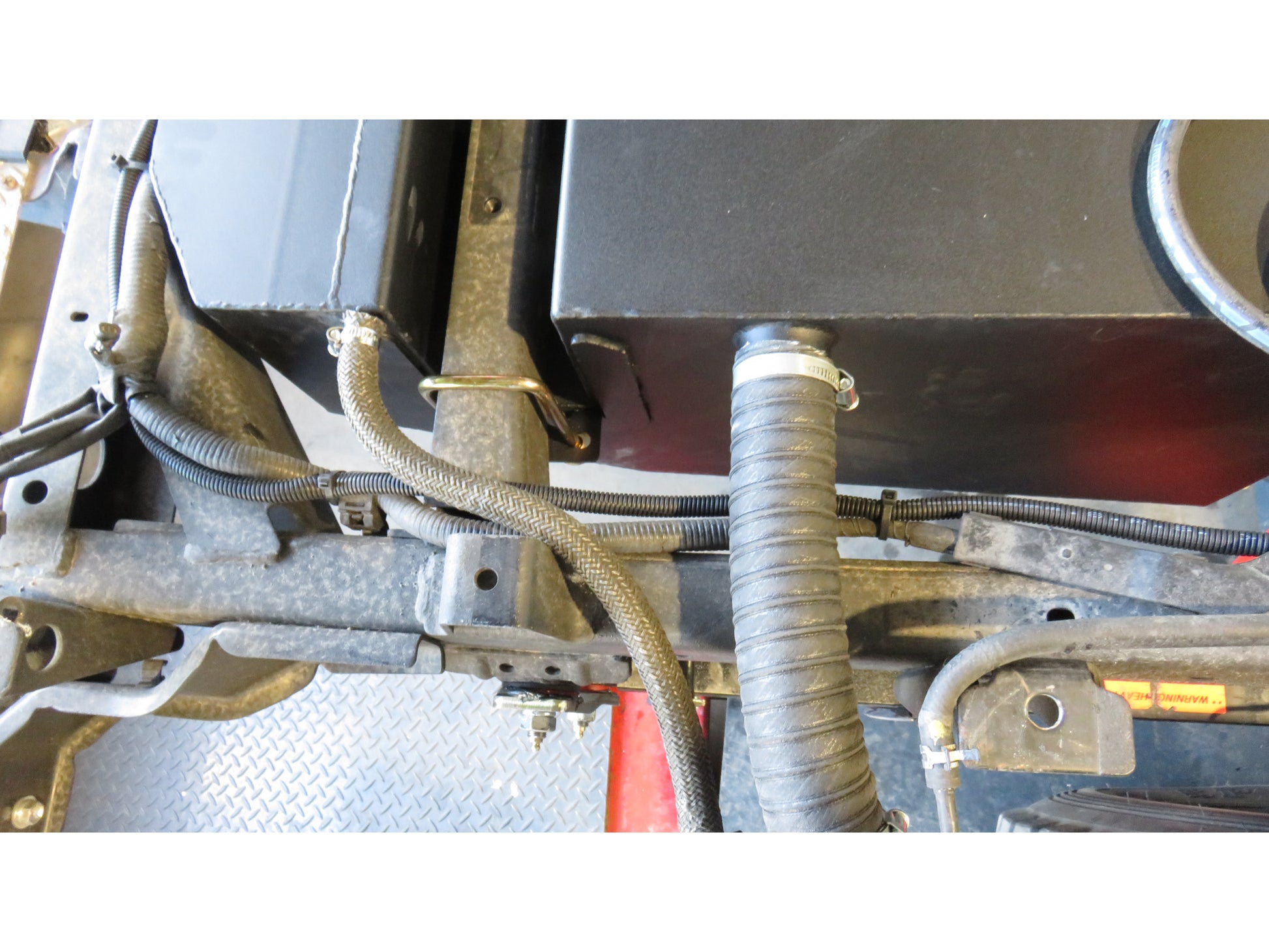 Réservoir supplémentaire auxiliaire inox 160L Toyota HZJ78 et HZJ79 simple cabine N4-Offroad sur Xperts4x4 Accessoires 4x4 Off-Road
