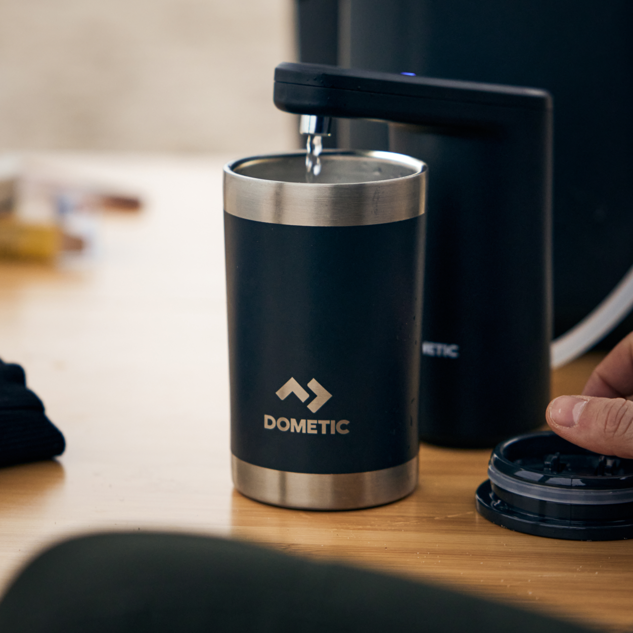 Réservoir d’Eau DOMETIC GO 11L avec Robinet - Glacier sur Xperts4x4 Accessoires 4x4 Off-Road