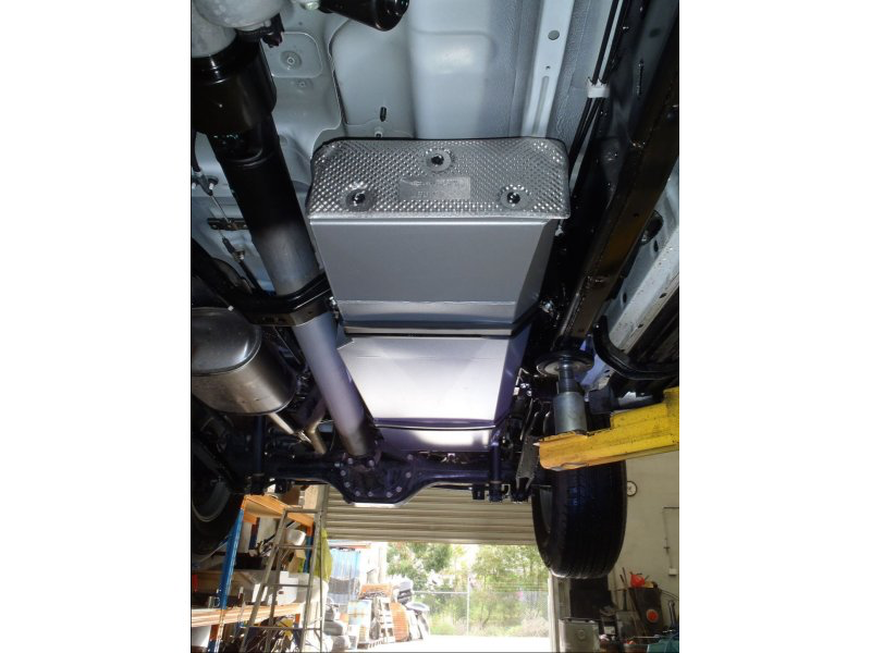 Réservoir de remplacement LRA 135L Nissan Navara NP300 sur Xperts4x4 Accessoires 4x4 Off-Road