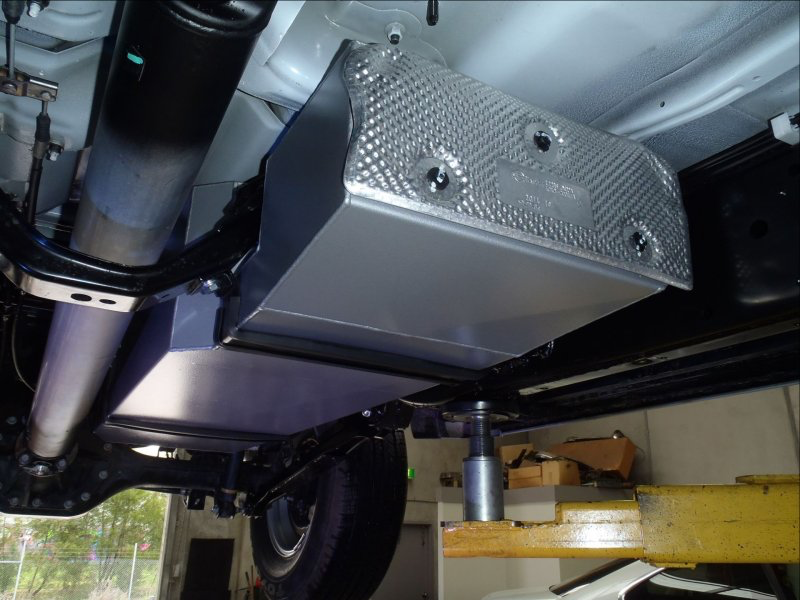 Réservoir de remplacement LRA 135L Nissan Navara NP300 sur Xperts4x4 Accessoires 4x4 Off-Road