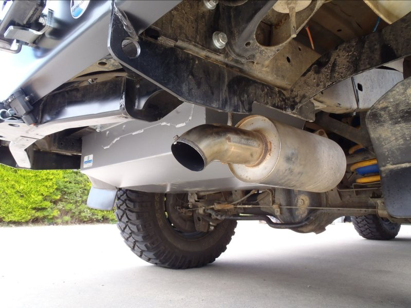 Réservoir de remplacement LRA 150L Toyota Land Cruiser FZJ105 sur Xperts4x4 Accessoires 4x4 Off-Road