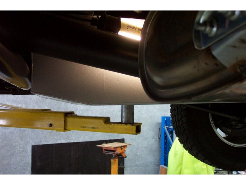 Réservoir de remplacement LRA 75L Nissan Patrol GR Y61 sur Xperts4x4 Accessoires 4x4 Off-Road