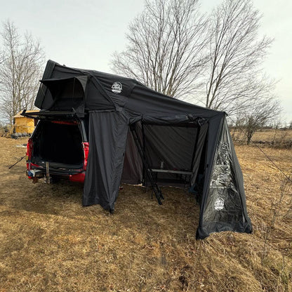 Tente de toit GO OVERLAND CANADA Expedition L, annexe pour camping en plein air, fixée sur une voiture tout-terrain.