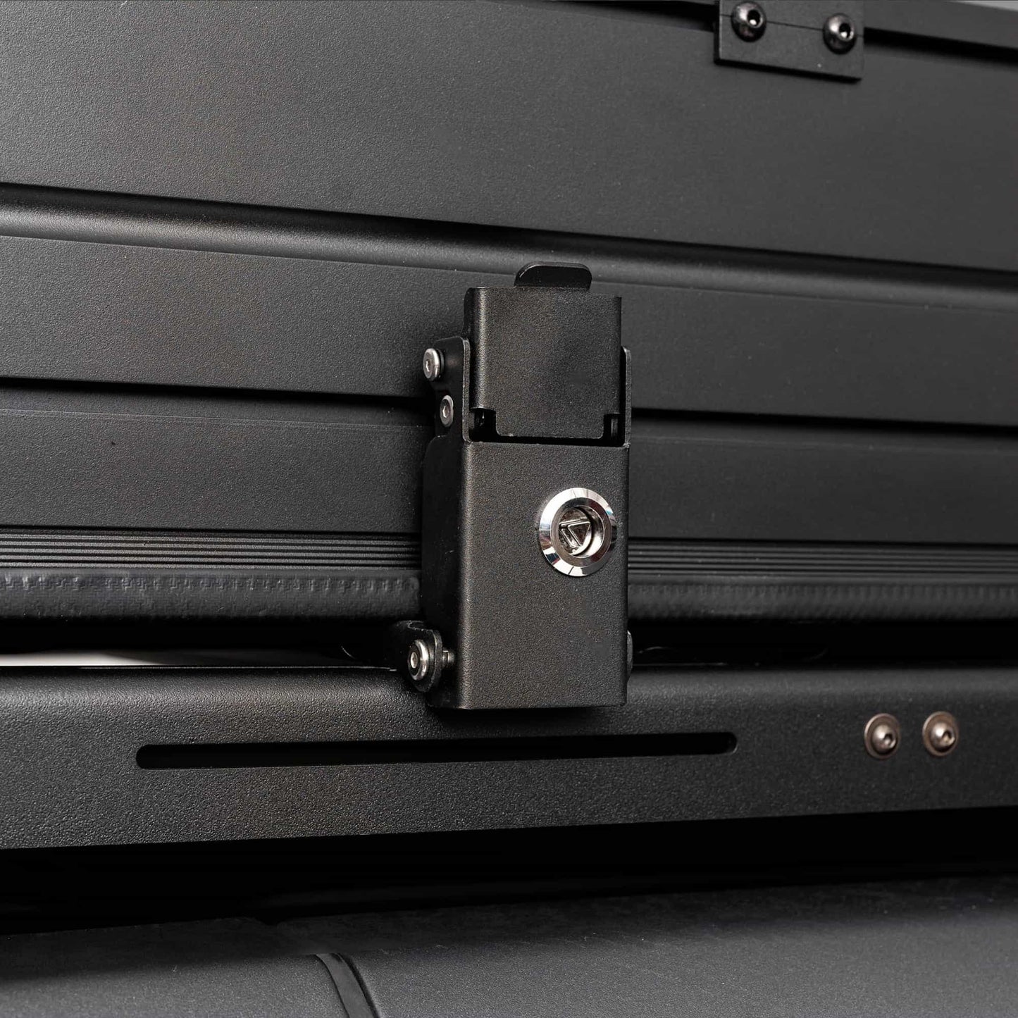 Tente de Toit Expedition L – Go Overland Canada - 3/4 Places sur Xperts4x4 Accessoires 4x4 Off-Road