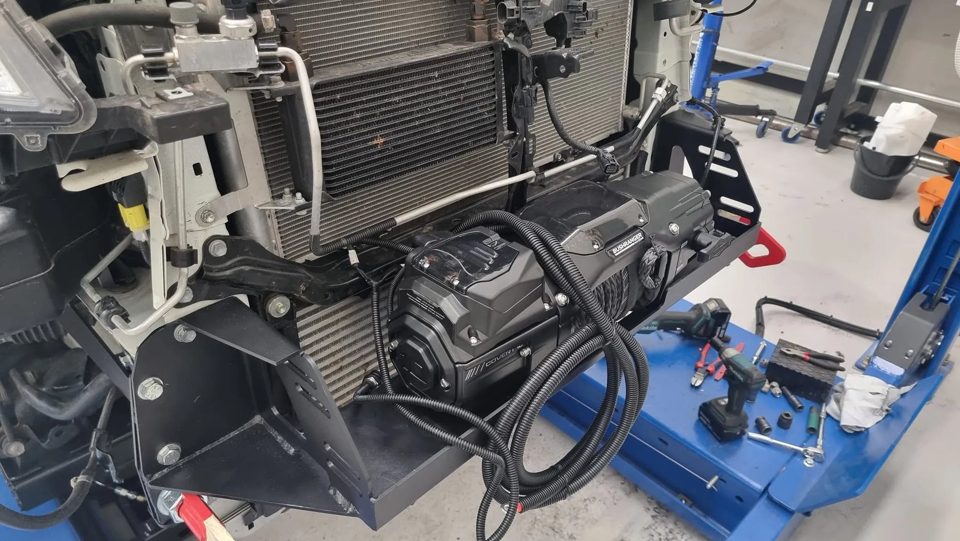 Treuil COVERT 10 Bushranger | 12V | 4536 KG | Acier sur Xperts4x4 Accessoires 4x4 Off-Road