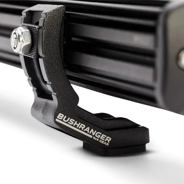 Barre LED Bushranger Night Hawk 43,5" série SR pour éclairage puissant, avec lentilles et supports robustes.